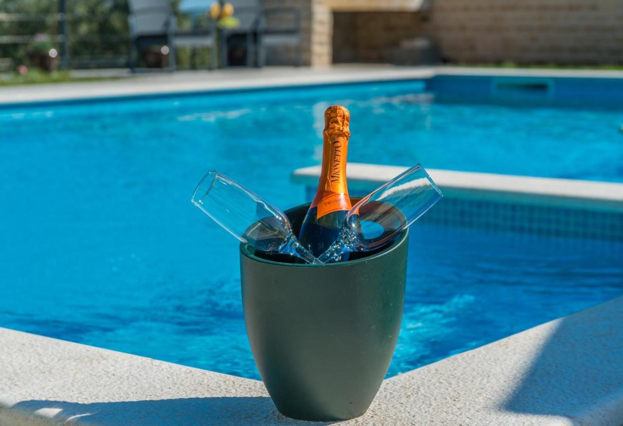 Poolincluded - Holiday Home Maslina Lisane Ostrovicke Esterno foto